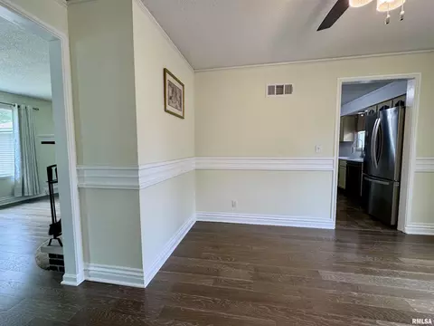 Entry Way - 2313 Maple Ave, Macomb, IL 61455 photo 2 of 4