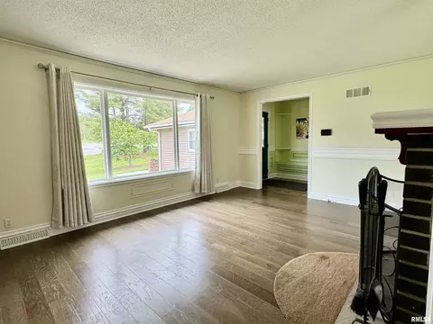 Living - 2313 Maple Ave, Macomb, IL 61455 photo 2 of 8