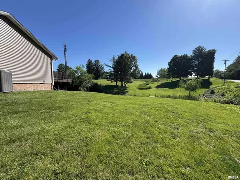 Exterior - 2313 Maple Ave, Macomb, IL 61455 photo 9 of 10