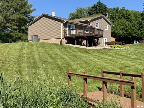 Exterior - 2313 Maple Ave, Macomb, IL 61455 photo 8 of 10
