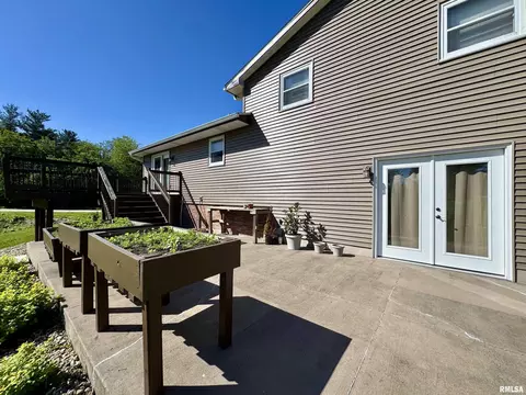 Exterior - 2313 Maple Ave, Macomb, IL 61455 photo 6 of 10