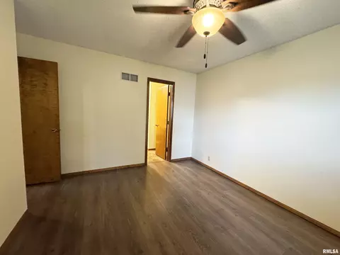 Bedroom - 2313 Maple Ave, Macomb, IL 61455 photo 4 of 6