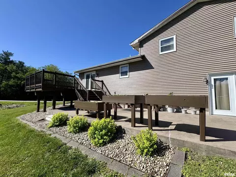 Exterior - 2313 Maple Ave, Macomb, IL 61455 photo 3 of 10