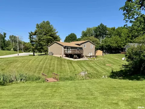Exterior - 2313 Maple Ave, Macomb, IL 61455 photo 4 of 10