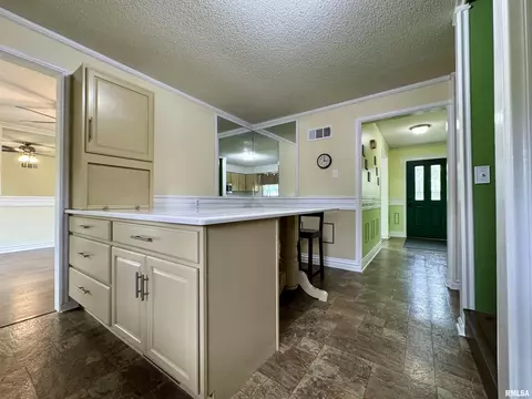 Entry Way - 2313 Maple Ave, Macomb, IL 61455 photo 3 of 4