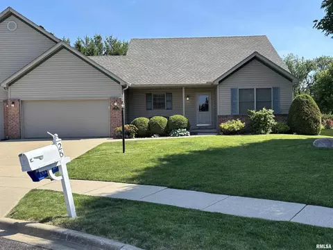 26 Elk Ct, Washington, IL 61571