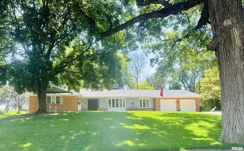 1008 Kingsbury Rd, Washington, IL 61571