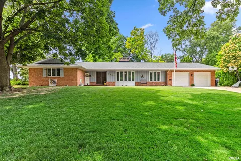 1008 Kingsbury Rd, Washington, IL 61571