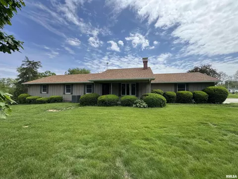 1522 N Stone School Rd, Elmwood, IL 61529