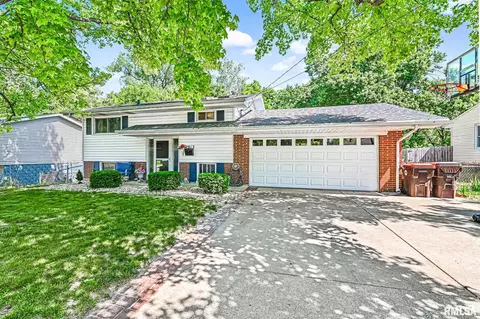 2813 W Scenic Dr, Peoria, IL 61615
