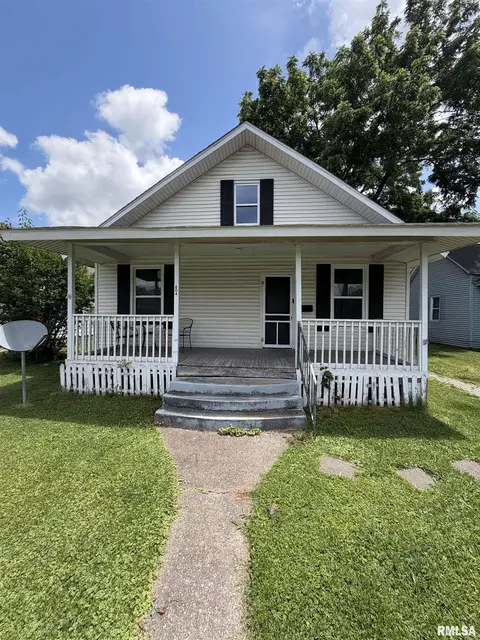 604 N 12th St, Herrin, IL 62948