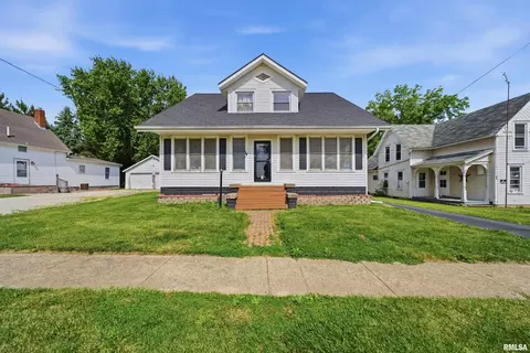 319 S Peoria St, Bradford, IL 61421