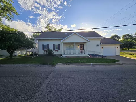 108 School St, Washington, IL 61571