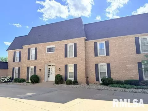 820 W Loire Ct, Peoria, IL 61614