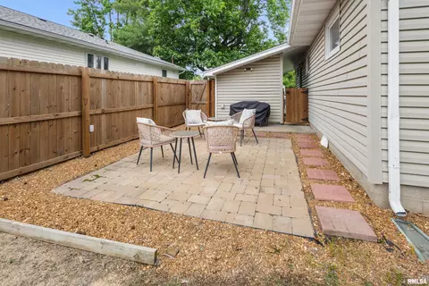 Exterior - 709 S Eisenhower Dr, Marion, IL 62959 photo 3 of 5