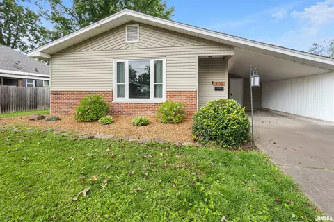 709 S Eisenhower Dr, Marion, IL 62959