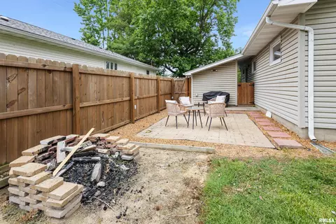 Exterior - 709 S Eisenhower Dr, Marion, IL 62959 photo 4 of 5