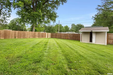 Exterior - 709 S Eisenhower Dr, Marion, IL 62959 photo 2 of 5