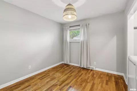 Bedroom - 709 S Eisenhower Dr, Marion, IL 62959 photo 1 of 5