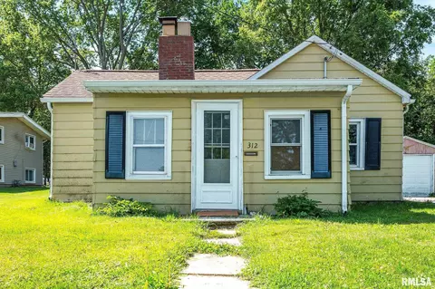 312 W Tower St, Eureka, IL 61530