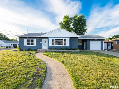 1501 Tennell St, Pekin, IL 61554