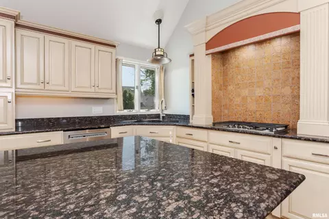 Kitchen - 9 Red Stone Ct, Bloomington, IL 61704 photo 4 of 10