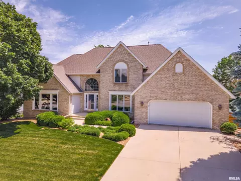 9 Red Stone Ct, Bloomington, IL 61704