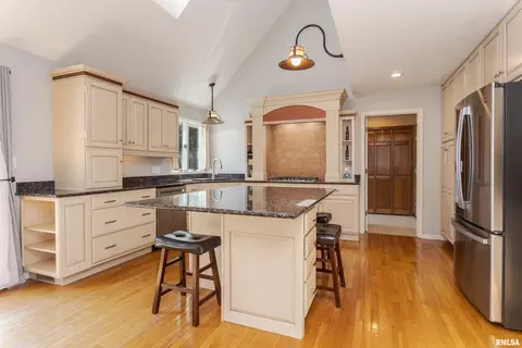Kitchen - 9 Red Stone Ct, Bloomington, IL 61704 photo 1 of 10