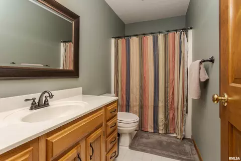 Bath - 9 Red Stone Ct, Bloomington, IL 61704 photo 4 of 6