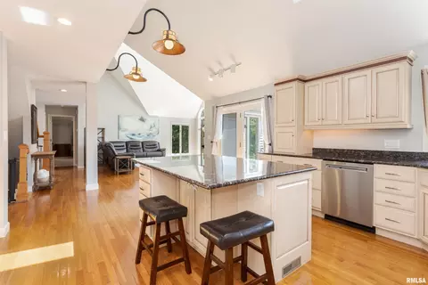 Kitchen - 9 Red Stone Ct, Bloomington, IL 61704 photo 6 of 10