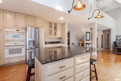 Kitchen - 9 Red Stone Ct, Bloomington, IL 61704 photo 7 of 10
