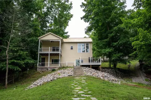 1415 S Lakeshore Dr, Goreville, IL 62939