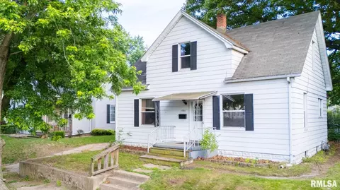 1306 Catherine St, Pekin, IL 61554