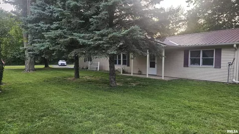 15030 E Pokihantus Dr, Canton, IL 61520
