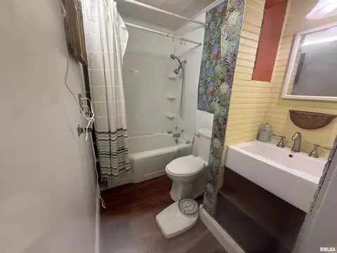 Bath - 310 Forest St, Anna, IL 62906 photo 1 of 1
