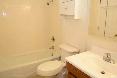 Bath - 112 James Dr, Macomb, IL 61455 photo 1 of 3
