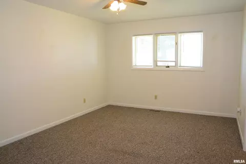 Bedroom - 112 James Dr, Macomb, IL 61455 photo 1 of 4