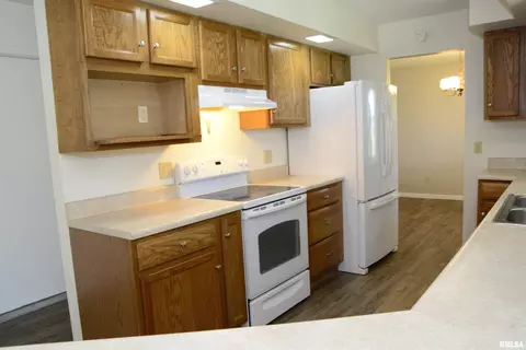 Kitchen - 112 James Dr, Macomb, IL 61455 photo 2 of 3