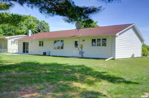Exterior - 112 James Dr, Macomb, IL 61455 photo 2 of 4