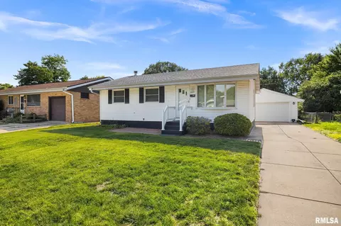 411 Manor St, Pekin, IL 61554