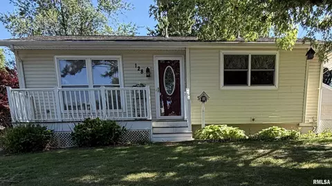 128 Pontiac Rd, Marquette Heights, IL 61554