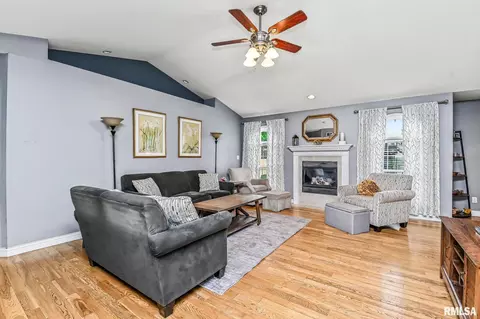 716 Simon St, Washington, IL 61571 photo 9