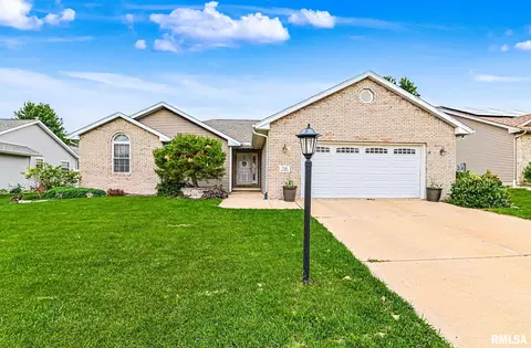 716 Simon St, Washington, IL 61571