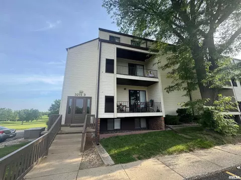 3215 W Willow Knolls Rd, Peoria, IL 61614
