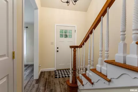 Entry Way - 804 E Marshall St, Marion, IL 62959 photo 2 of 4
