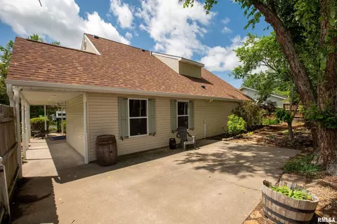 Exterior - 804 E Marshall St, Marion, IL 62959 photo 5 of 9