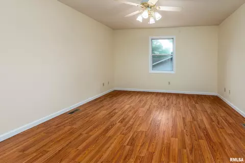 Bedroom - 804 E Marshall St, Marion, IL 62959 photo 6 of 7
