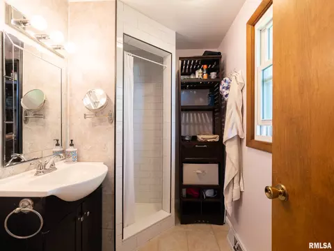 Bath - 929 E Monroe St, Morton, IL 61550 photo 2 of 4