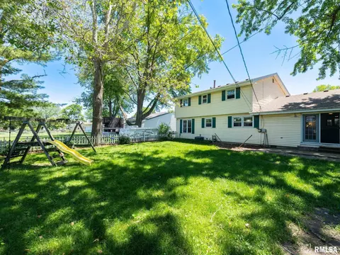 Exterior - 929 E Monroe St, Morton, IL 61550 photo 9 of 11