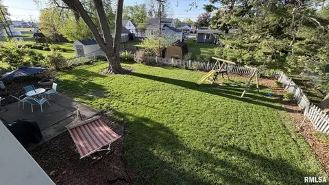 Exterior - 929 E Monroe St, Morton, IL 61550 photo 7 of 11